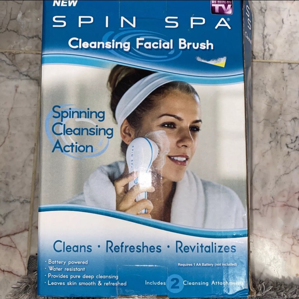 New SPIN SPA CLEANSING FACIAL BRUSH WITH 2 CLEANSING ATTACHMENTS - AS SEEN ON TV